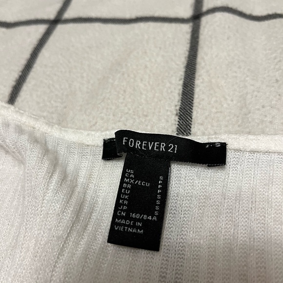 Super Cute crop top with tie - Picture 2 of 2